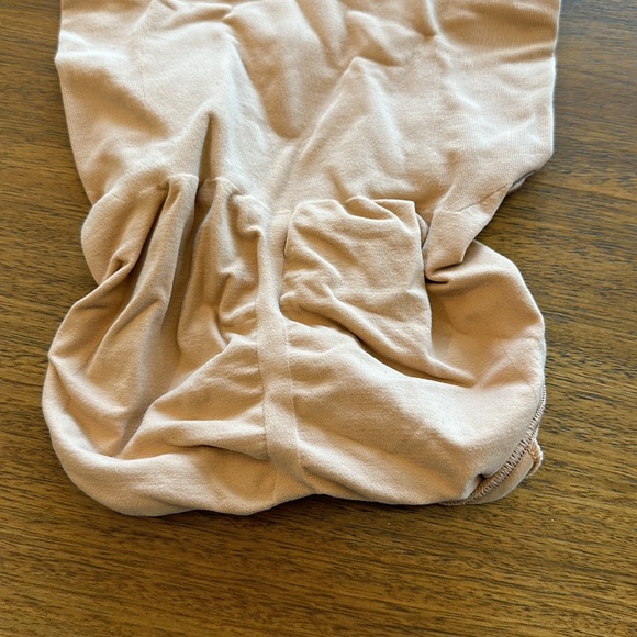 SKIMS SCULPTING BODYSUIT BRIEF W/ SNAPS - Picture 7 of 16